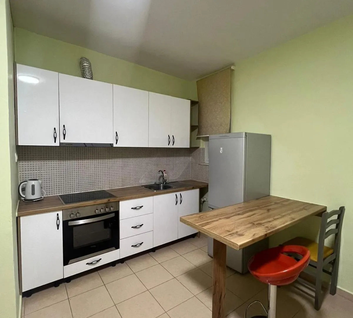Apartment At New Bazar With A View And Balcony Tiran