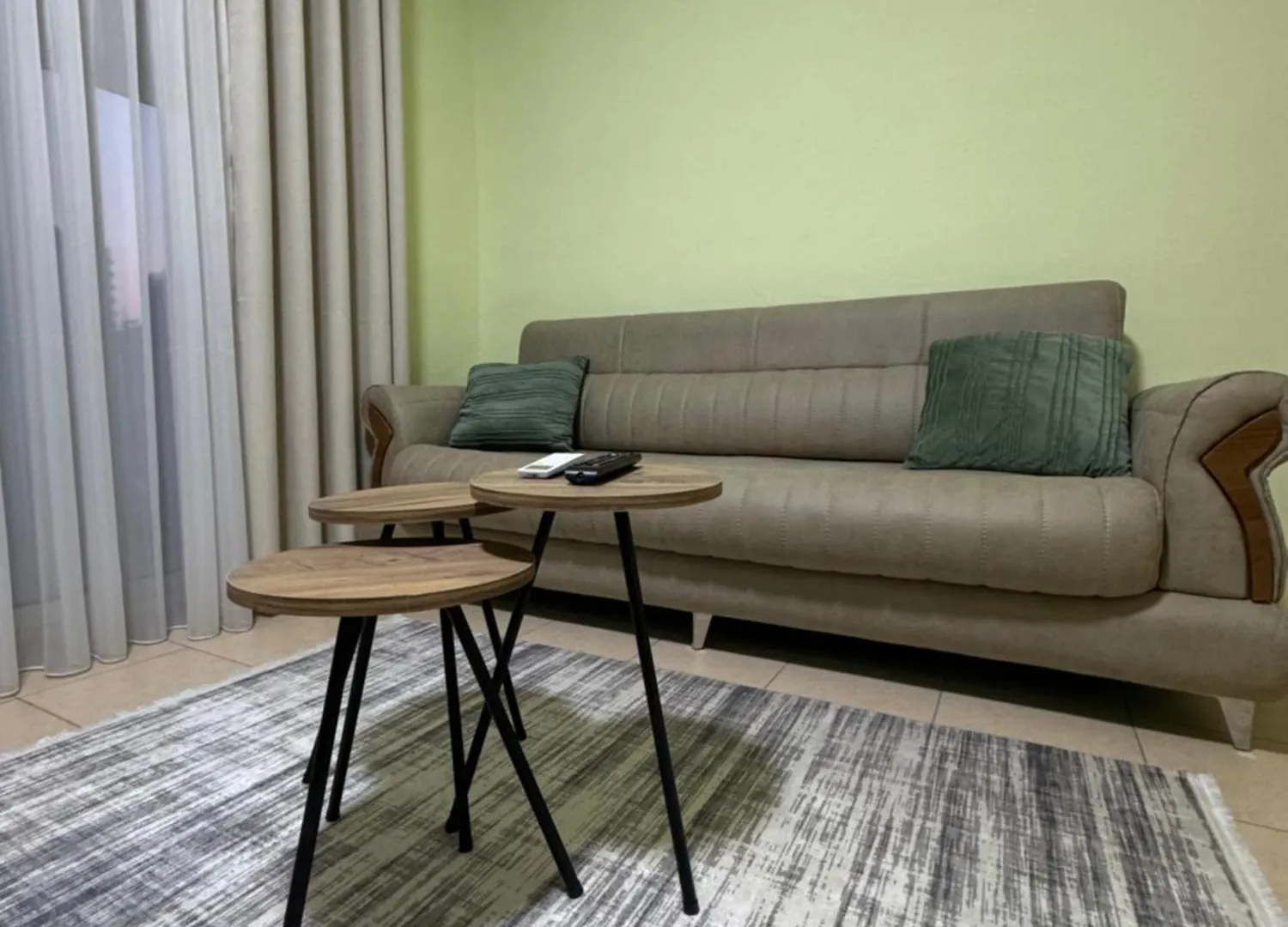 Apartment At New Bazar With A View And Balcony Tiran